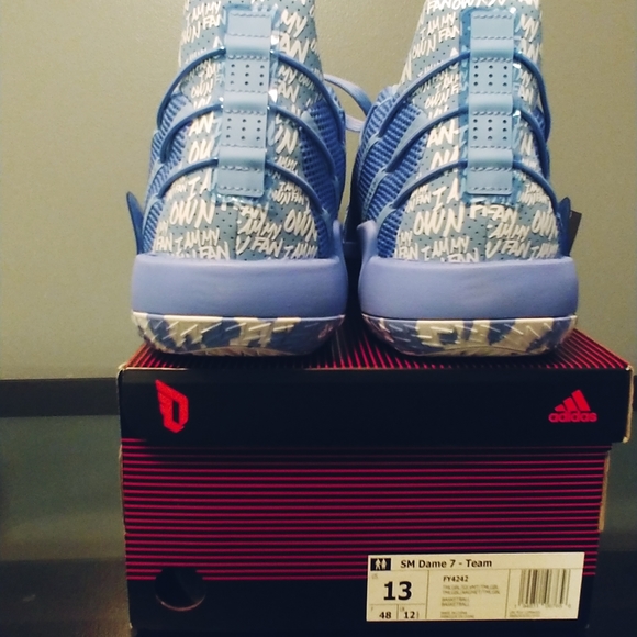 Adidas Sm Dame 7 Team Basketball Sneakers - Picture 2 of 4